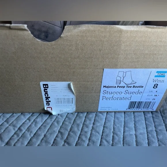 Toms majorca bootie Sz 8
Orig owner. 
Retails$98 Buckle
Box & Boot Cover Inc
EUC - Picture 6 of 7